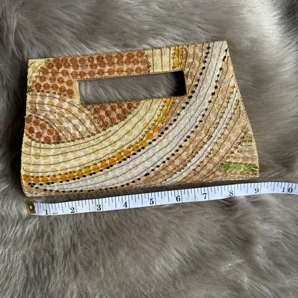 Boutique Neutral Clutch - Picture 3 of 5